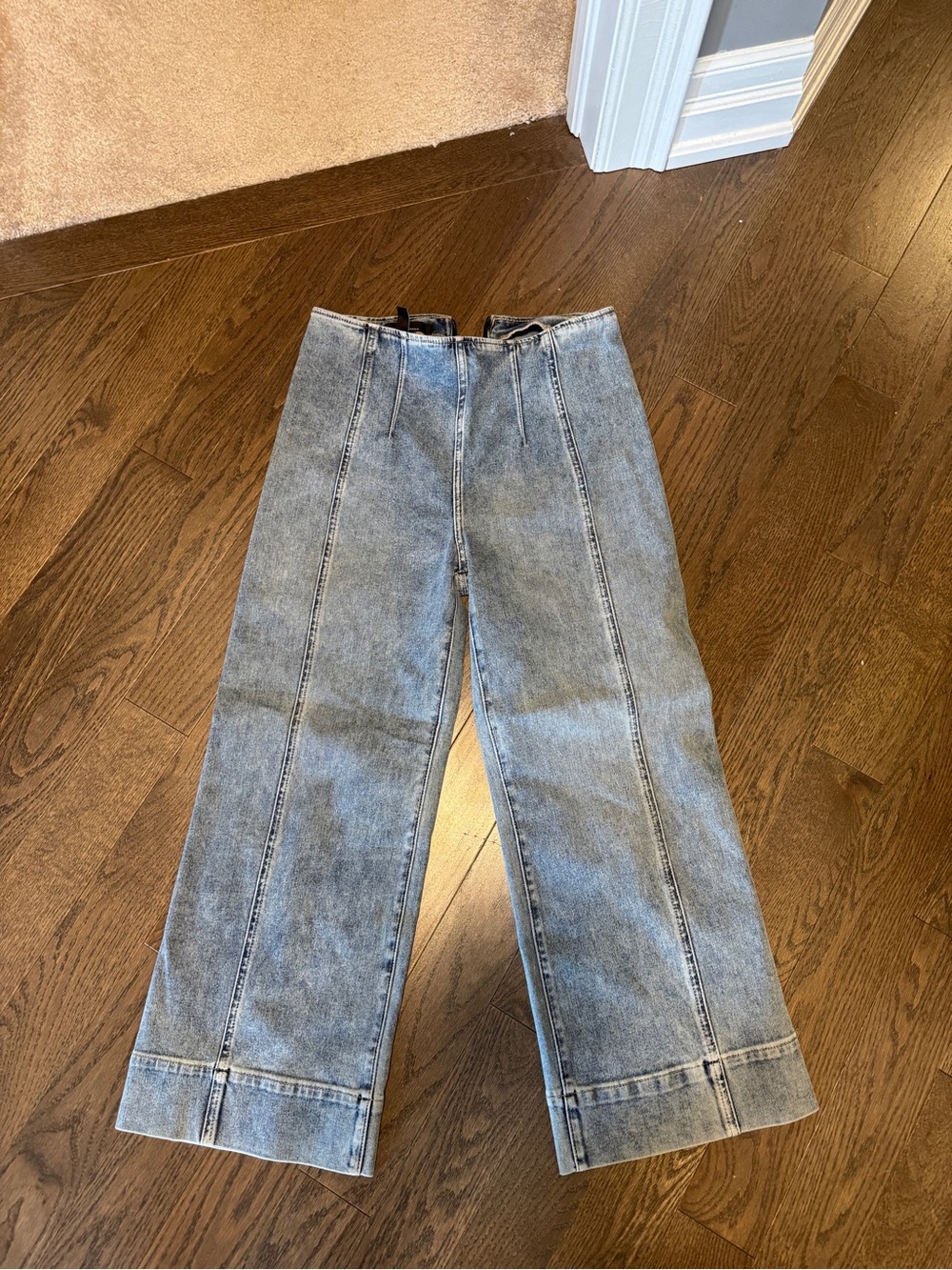 NWOT WHBM High Rise Wide Leg Back Zip Light Blue Jeans size 4